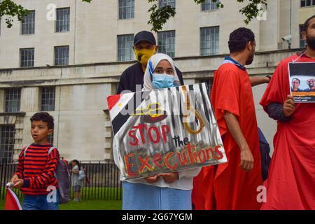 London, Großbritannien. Juli 2021. Demonstranten versammelten sich vor der Downing Street zum Jahrestag des Putsches von 2013 in Ägypten. (Kredit: Vuk Valcic / Alamy Live News) Stockfoto