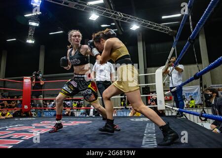 Die Belgierin Delfine Persoon, die während des Kampfes zwischen der Belgierin Delfine Persoon und der Russin Elena Gradinar für das International Boxing O im Einsatz war Stockfoto