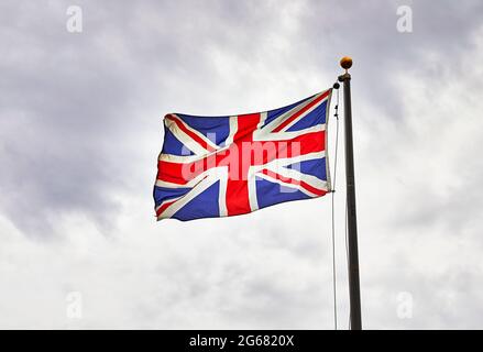 Britische Flagge auf Fahnenmast Stockfoto