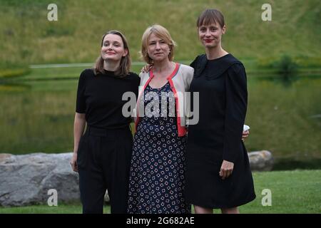 Von links: Birte SCHNOEINK (Schauspielerin), Corinna HARFOUCH (Schauspielerin), Katharina Marie SCHUBERT (Regisseurin), Filmpremiere „das Mädchen mit den goldenen Händen“ bei den Münchner Filmfestspielen am 3. Juli 2021. Stockfoto
