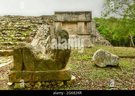 Venusplattform auf dem Großen Platz in Chichen Itza, einer großen präkolumbianischen Stadt, die von den Maya-Einwohnern in Yucatan erbaut wurde. Eines der neuen 7 Wunder des Wor Stockfoto