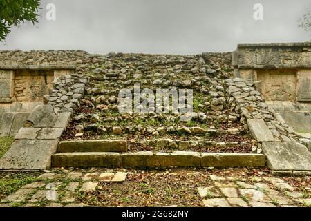 Venusplattform auf dem Großen Platz in Chichen Itza, einer großen präkolumbianischen Stadt, die von den Maya-Einwohnern in Yucatan erbaut wurde. Eines der neuen 7 Wunder des Wor Stockfoto