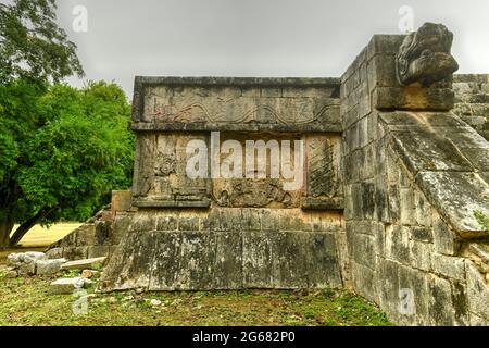 Venusplattform auf dem Großen Platz in Chichen Itza, einer großen präkolumbianischen Stadt, die von den Maya-Einwohnern in Yucatan erbaut wurde. Eines der neuen 7 Wunder des Wor Stockfoto