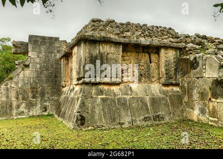 Venusplattform auf dem Großen Platz in Chichen Itza, einer großen präkolumbianischen Stadt, die von den Maya-Einwohnern in Yucatan erbaut wurde. Eines der neuen 7 Wunder des Wor Stockfoto