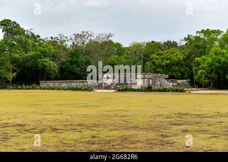 Venusplattform auf dem Großen Platz in Chichen Itza, einer großen präkolumbianischen Stadt, die von den Maya-Einwohnern in Yucatan erbaut wurde. Eines der neuen 7 Wunder des Wor Stockfoto