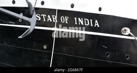 Nahaufnahme des 'Star of India', eines Segelschiffs mit Eisenkugeln, das 1863 mit angekettem Anker im San Diego Maritime Museum in Kalifornien gebaut wurde Stockfoto