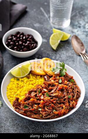 Ropa vieja, Flankensteak mit Reis Stockfoto