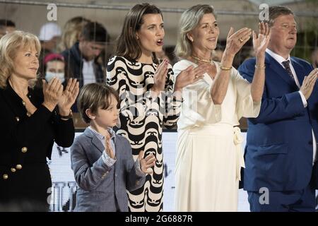 Prinzessin Caroline von Hannover und Charlotte Casiraghi mit ihrem Sohn Raphael nehmen am 03. Juli 2021 am 15. Internationalen Monte-Carlo-Springen in Monte-Carlo, Monaco, Teil.Foto: David Niviere/ABACAPRESS.COM Stockfoto