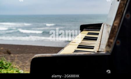 Kamtschatka halaktyrsky Strand. Klavier am Ufer des Pazifischen Ozeans Stockfoto