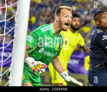 Nashville, TN, USA. Juli 2021. Der Nashville-Torhüter Joe Willis (1) brüllt während des MLS-Spiels zwischen der Philadelphia Union und dem SC Nashville im Nissan Stadium in Nashville, TN, seine Teamkollegen an. Kevin Langley/CSM/Alamy Live News Stockfoto