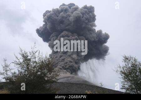 Ausbruch der Anakkraktau Sunda Strait Indonesia Stockfoto