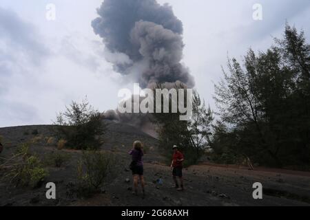 Ausbruch der Anakkraktau Sunda Strait Indonesia Stockfoto