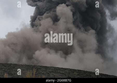 Ausbruch der Anakkraktau Sunda Strait Indonesia Stockfoto