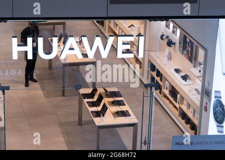 HUAWEI Flagship Store im Westfield Einkaufszentrum Stratford, London, England, Großbritannien, Europa Stockfoto