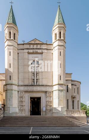 Blick auf die alte Basilika Santa Rita, im historischen Zentrum von Cascia, Perugia, Italien Stockfoto