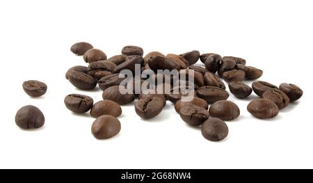 Arabica-Kaffeebohnen isoliert auf weißem Hintergrund. Stockfoto