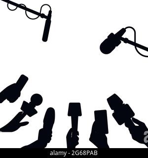 Schwarze Silhouette Pressekonferenz oder tv-Übertragung. Satz von Mikrofonen, die von den Händen von Korrespondenten gehalten werden. Konzept der Massennachrichten und Journalismus, banne Stock Vektor