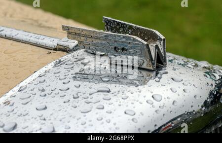 Maskottchen der Wolseley Motorhaube. Fylde Vintage and Farm Show 2021. Stockfoto
