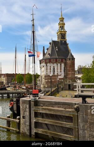 Hoorn, Niederlande. September 2020. Das berühmte Tor von Hoorn, eine historische Stadt am Ufer des IJsselmeers, Holland. Hochwertige Fotos Stockfoto