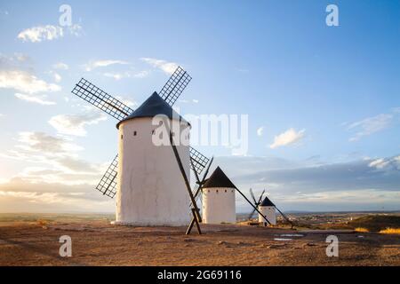 Alte traditionelle Turmmühlen in Alcazar de San Juan, La Mancha, Spanien Stockfoto