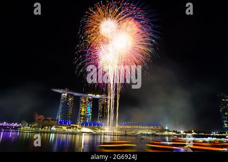 Neujahrsfeuerwerk in Singapur! Stockfoto