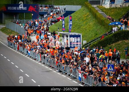 Spielberg, Österreich. Juli 2021. Fans beim Formel 1 Grosser Preis von Osterreich 2021, 2021 großer Preis von Österreich, 9. Lauf der FIA Formel 1 Weltmeisterschaft 2021 vom 2. Bis 4. Juli 2021 auf dem Red Bull Ring, in Spielberg, Österreich - Foto Florent Gooden/DPPI Quelle: Independent Photo Agency/Alamy Live News Stockfoto