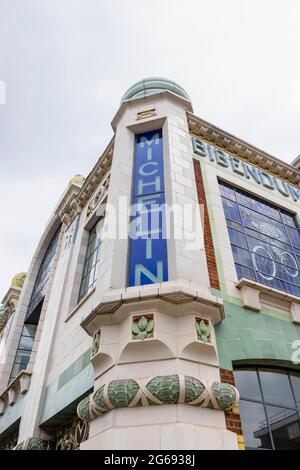 Außenansicht von Bibendum, einem Restaurant im historischen Art déco-Michelin-Haus in Fulham Road, Kensington & Chelsea, London SW3 Stockfoto