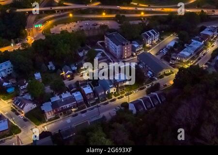 Luftaufnahme des Conshohocken Pennsylvania USA in der Dämmerung Stockfoto