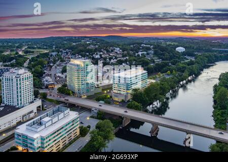 Luftaufnahme des Conshohocken Pennsylvania USA in der Dämmerung Stockfoto