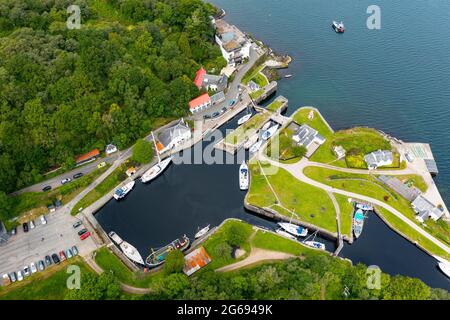 Luftaufnahme von der Drohne des Crinan Canal bei Crinan in Argyll & Bute, Schottland, Großbritannien Stockfoto