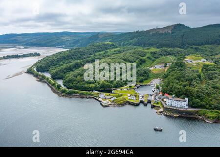 Luftaufnahme von der Drohne des Crinan Canal bei Crinan in Argyll & Bute, Schottland, Großbritannien Stockfoto