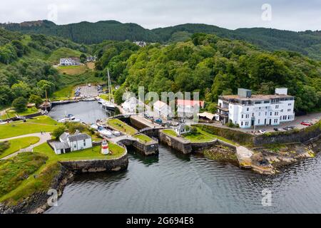 Luftaufnahme von der Drohne des Crinan Canal bei Crinan in Argyll & Bute, Schottland, Großbritannien Stockfoto