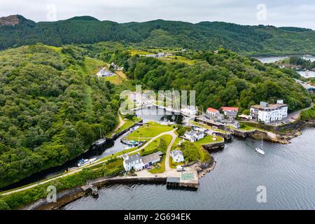 Luftaufnahme von der Drohne des Crinan Canal bei Crinan in Argyll & Bute, Schottland, Großbritannien Stockfoto