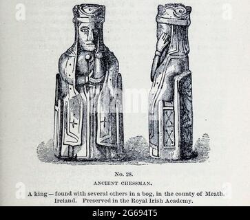 Der alte Chessman, EIN König, wurde zusammen mit mehreren anderen in einem Moor in der Grafschaft Meath, Irland, gefunden. In der Royal Irish Academy aus dem Buch „Athletics and Manly Sport“ von John Boyle O'Reilly, 1844-1890, veröffentlicht in Boston, vom Pilot Verlag im Jahr 1890. FÜR DIEJENIGEN, DIE GLAUBEN, DASS EINE LIEBE FÜR UNSCHULDIGEN SPORT, SPIELERISCHE ÜBUNG. UND DIE FREUDE AN DER NATUR, IST EIN SEGEN, DER NICHT NUR FÜR DIE JAHRE DER KINDHEIT, SONDERN FÜR DAS GANZE LEBEN EINES MANNES BESTIMMT IST Stockfoto