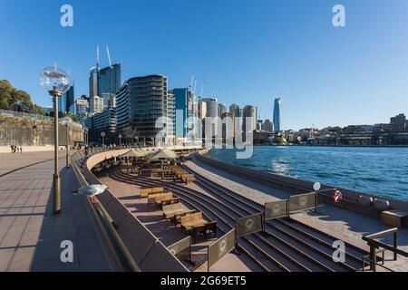 Sydney, Australien. Juli 2021. Sydney, Australien. Sonntag, 4. Juli 2021. Opera Bar Sydney aufgrund der zweiten Woche der Sperre aufgrund der Delta-Variante in Sydney leer. Quelle: Paul Lovelace/Alamy Live News Stockfoto