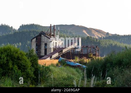 Alte veraltete Karbonisierungsanlage in Rotowaro, Neuseeland Stockfoto