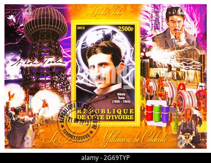 MOSKAU, RUSSLAND - 28. MÄRZ 2020: Die in der Elfenbeinküste gedruckte Briefmarke zeigt Block: Nikola Tesla, Serie, um 2013 Stockfoto