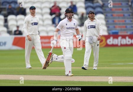 Hove, Großbritannien. Juli 2021. Travis Head von Sussex läuft am Tag eines der LV County Championship-Spiele zwischen Sussex und Glamorgan auf dem 1. Central County Ground in Hove zwischen dem Wicket. Quelle: James Boardman/Alamy Live News Stockfoto