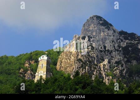 Venetien, Italien. Italienisches Beinhaus des Mount Pasubio.   Venetien, Italien. Ossario Italiano del Monte Pasubio. Stockfoto