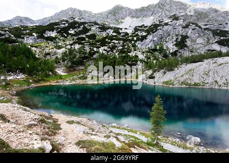 Nierensee, Nationalpark Triglav, Slowenien - der größte und tiefste See im Tal der Triglav-Seen in den Julischen Alpen Stockfoto