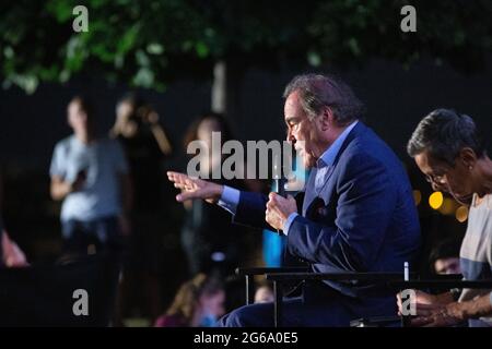 Roma, Italien. Juli 2021. Oliver Stone während der Präsentation des Films „JFK - A Case still open“ in der Regie-Cut-Version im Sommerkino des Monte Ciocci in Rom (Foto: Matteo Nardone/Pacific Press/Sipa USA) Quelle: SIPA USA/Alamy Live News Stockfoto