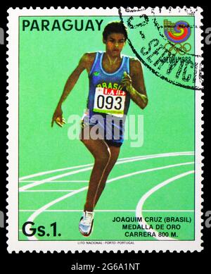 MOSKAU, RUSSLAND - 18. APRIL 2020: Die in Paraguay gedruckte Briefmarke zeigt Joaquim Cruz, brasilianischer Läufer, Olympische Sommerspiele, Seoul 1988 Serie, circa Stockfoto