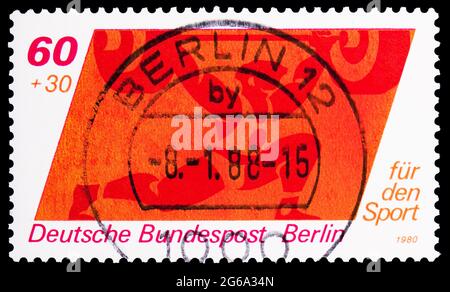 MOSKAU, RUSSLAND - 18. APRIL 2020: Briefmarke gedruckt in Deutschland, Berlin, zeigt Gewichtheben, Sports Aid Serie, um 1980 Stockfoto