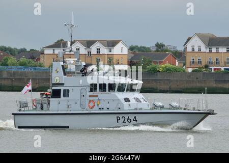 HMS Archer, ein Patrouillenboot der Archer Klasse P2000, des Coastal Forces Squadron der Royal Navy auf der Themse in London Stockfoto