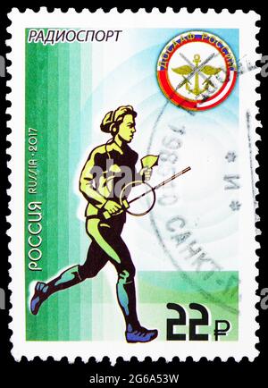 MOSKAU, RUSSLAND - 2. MAI 2020: In Russland gedruckte Briefmarke zeigt Radiosports, DOSAAF von Russland. Arten von Sport-Serie, um 2017 Stockfoto