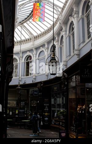 Ein Blick entlang der Morgans Arcade, Cardiff am 3. Juli 2021. Kredit: Lewis Mitchell Stockfoto