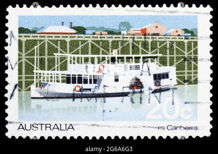 MOSKAU, RUSSLAND - 18. APRIL 2020: Die in Australien gedruckte Briefmarke zeigt Canberra, Ferries Serie, um 1979 Stockfoto
