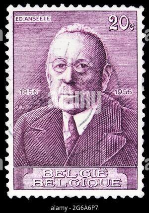MOSKAU, RUSSLAND - 18. APRIL 2020: Die in Belgien gedruckte Briefmarke zeigt Eduard Anseele, um 1956 Stockfoto