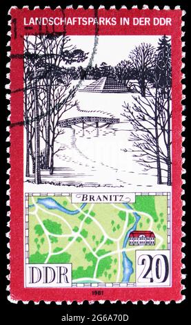 MOSKAU, RUSSLAND - 18. APRIL 2020: In Deutschland gedruckte Briefmarke zeigt Branitz Park, Landschaftsparks in der DDR-Serie, um 1981 Stockfoto