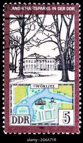 MOSKAU, RUSSLAND - 18. APRIL 2020: Die in Deutschland gedruckte Briefmarke zeigt den Worlitzer Park, Landschaftsparks in der DDR-Serie, um 1981 Stockfoto
